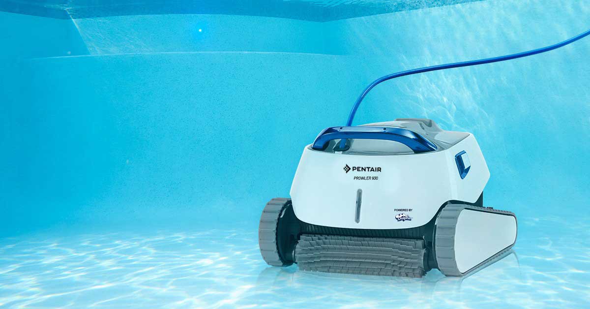 潜行者930机器人泳池清洁器在水下泳池＂class=