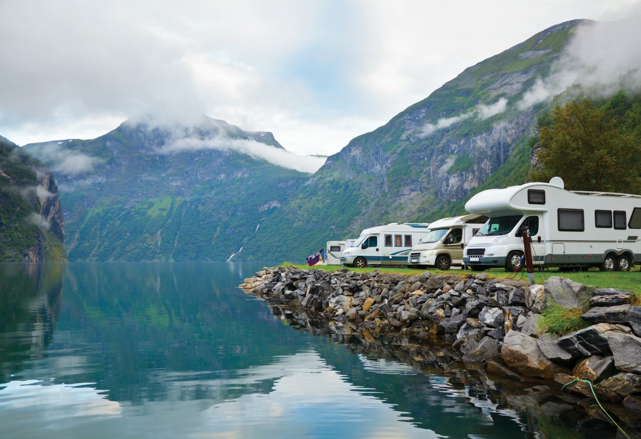 挪威Geirangerfjord露营地的房车;Adobe股票:35642128＂title=